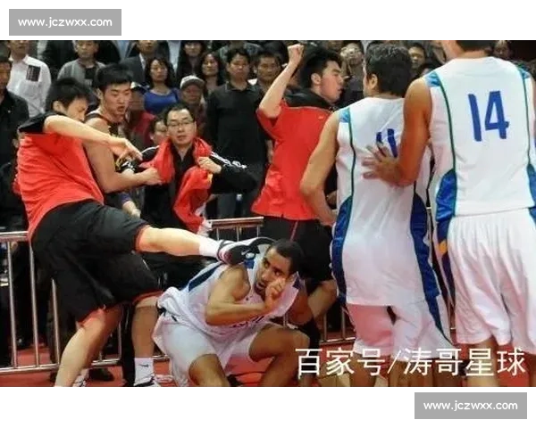 朱芳雨 2010 中巴群殴名场面：组合拳暴打巴西球员，一战封神！